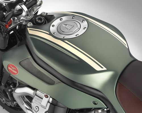 Guzzi8v_3