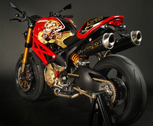 Moto Ducati Monster Audigier Flanc G.