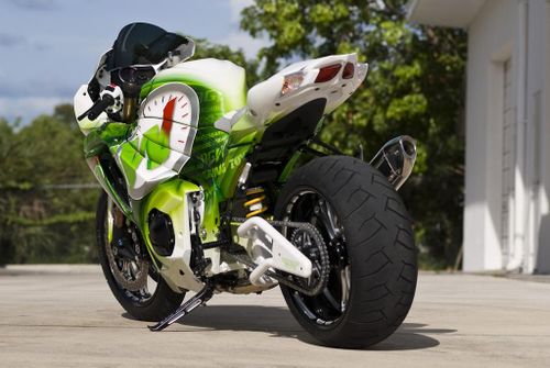 Moto Sportive Suzuki Mladin