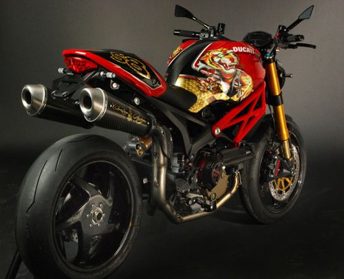 Moto Ducati Monster Audigier Flanc D.