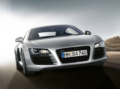 Audir8cruisingbig