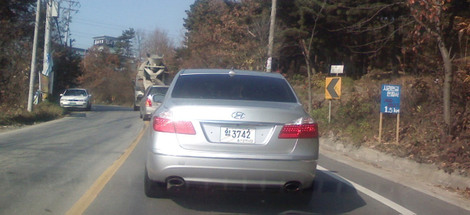 Hyundai_genesis_sedan2