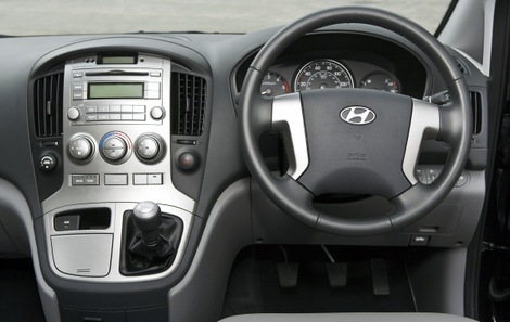 Hyundai_i800_2_2