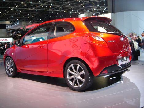 Mazda_2_3portes_salon_de_gen_ve_2_2