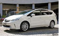 Toyota présente le nouveau monospace Prius avec une batterie au Lithium