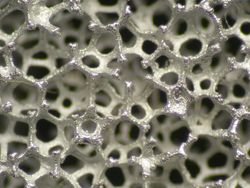 Japon: un support tridimensionnel d’aluminium pour les futurs accumulateurs Li-Ion