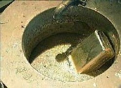 Tenue contrastée des matières premières.