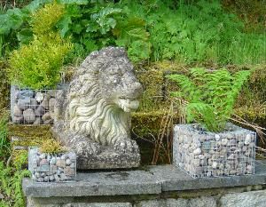 Des structures de galets, les gabions