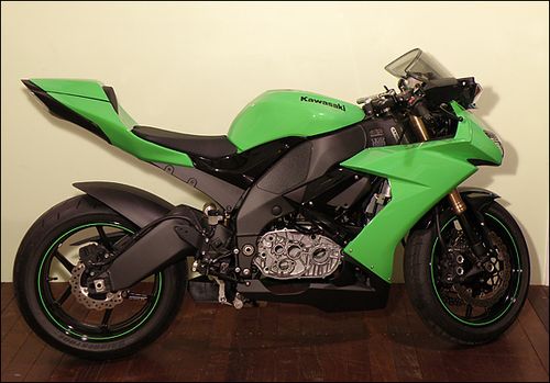 ZX-10R 2T, 250 cv à la roue arrière