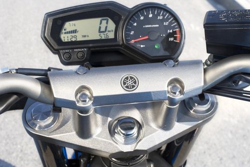 Un inconscient sur deux-roues, et non un motard.