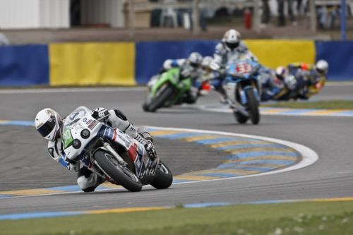 Moto Journal sur une Honda RC 30: le film de la course des 24H