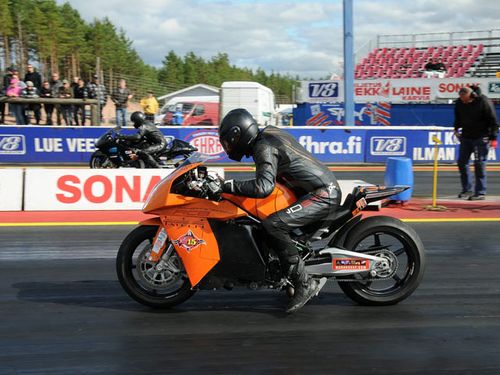 Dragster: KTM RC8 à compresseur