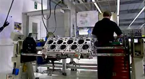 Video: Bugatti Veyron’s engine
