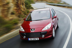 Mild nose-job for the 307