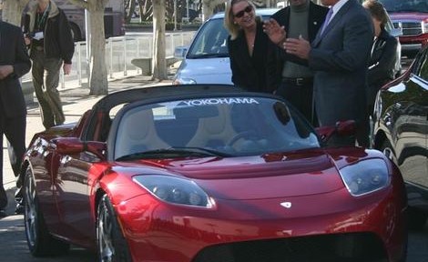 Tesla starts building the Roadster
